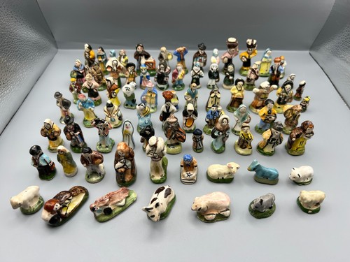 Grande lotto statuine - , in